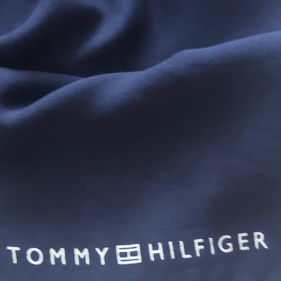 NWOT, TOMMY HILFIGER scarf, 52X52 - Picture 4 of 4